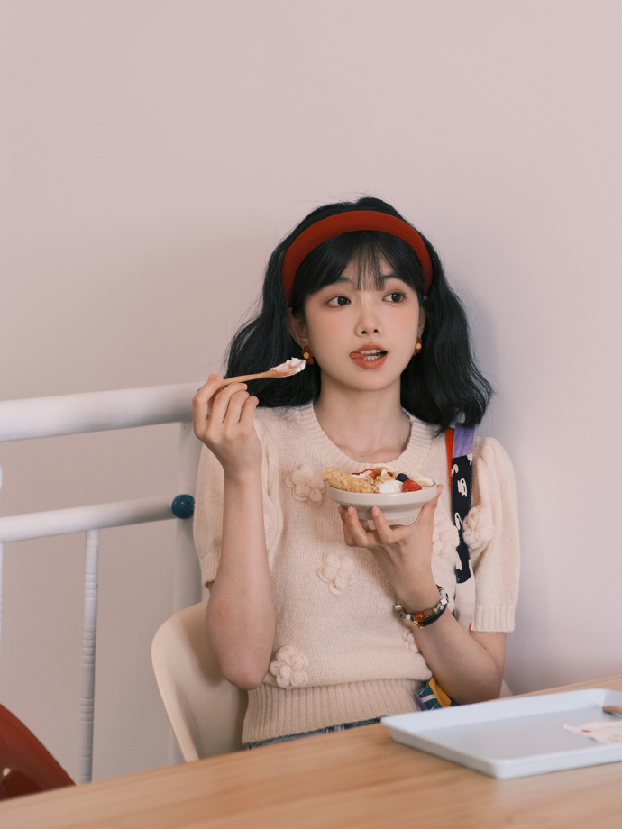 他是谁 封面